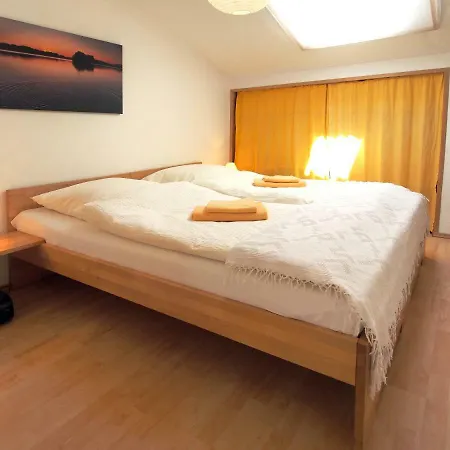 Apartment Am Dummer